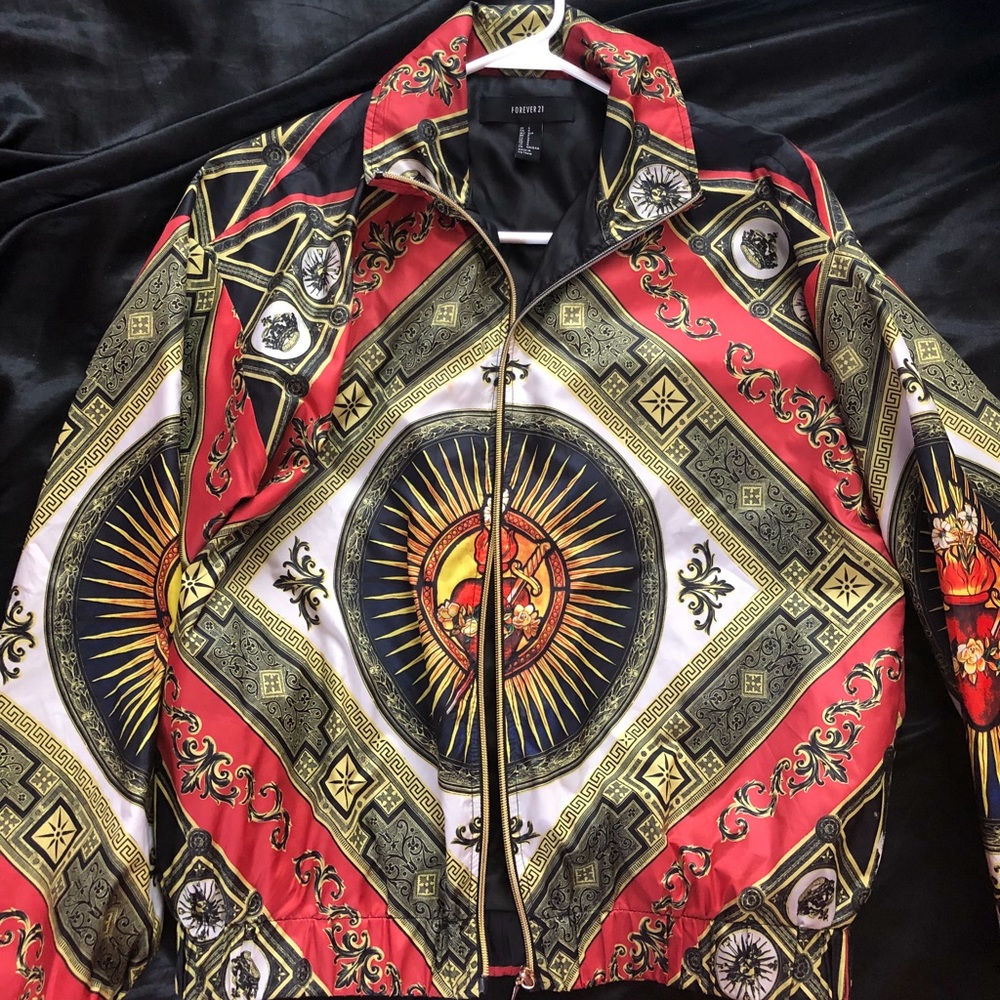 A women jacket (rain jacket)
